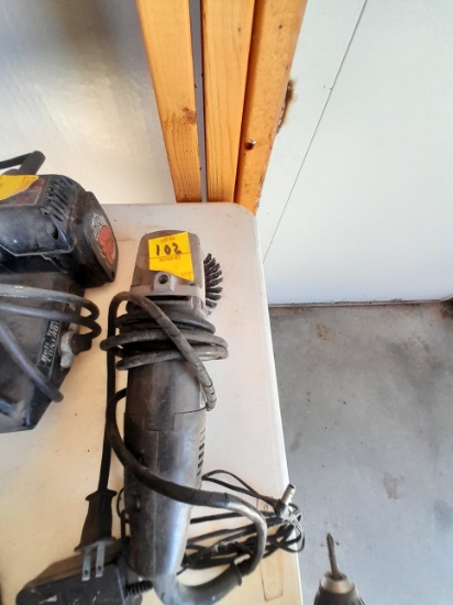 BLACK AND DECKER GRINDER