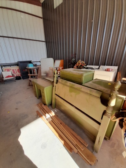 ANTIQUE BEDROOM SET WITH SHELF