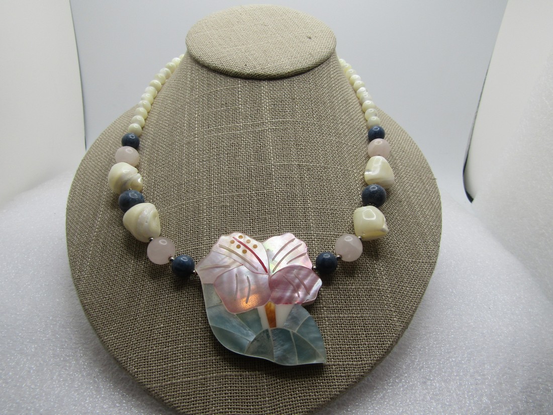 Lee store sands necklace