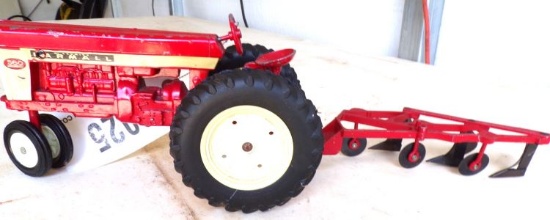 Toy Farmall 560 w/3 bottom plow