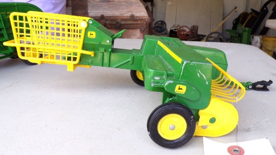 Toy John Deere square baler