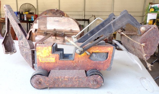 Toy Tonka loader/backhoe