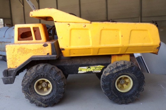 Toy Tonka dump truck