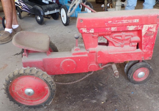 Farmall 560 pedal tractor