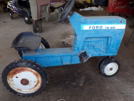 Ford TW-20 pedal tractor