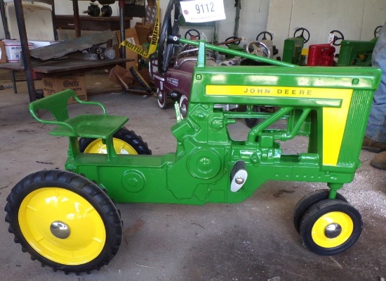 John Deere 620 pedal tractor