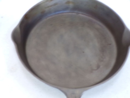 Grizwald #8 iron skillet