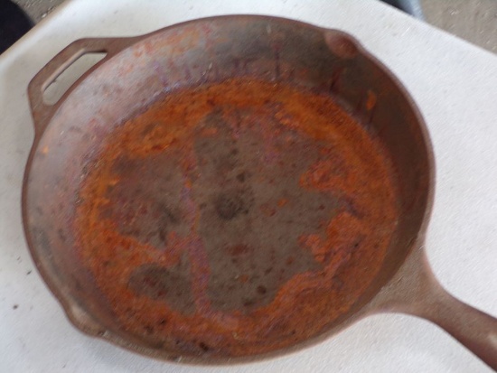 Lodge #8 Iron skillet