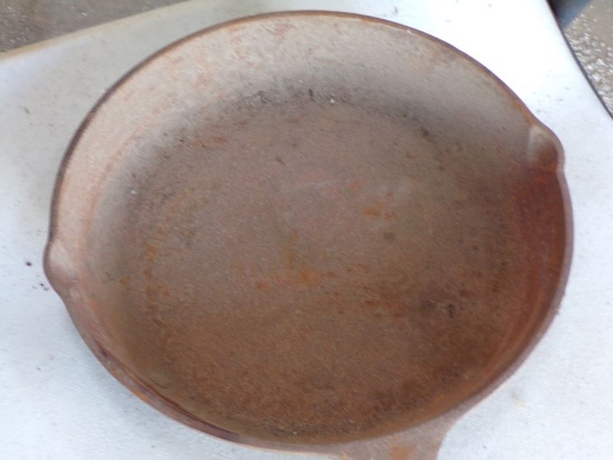 Lodge #8 Iron skillet