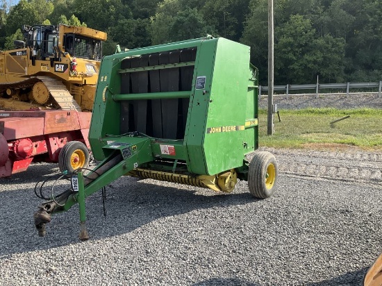 John Deere 375 Baler