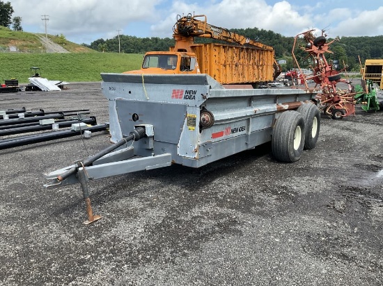 New Idea 3639 Manure Spreader