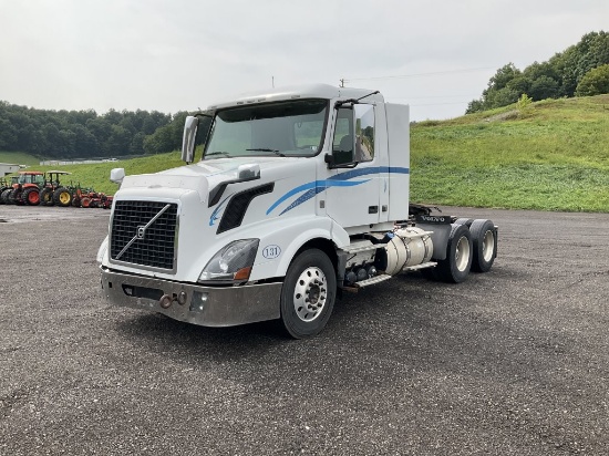 2013 Volvo D13 Day Cab Tractor Truck