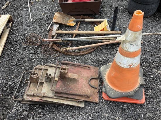 Lot of 4 Heavy Duty Sign Holders & 3 Cones