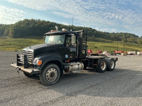 2004 Mack CV 713 Winch Truck