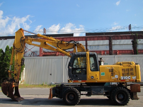 JOHN DEERE 210C Excavator