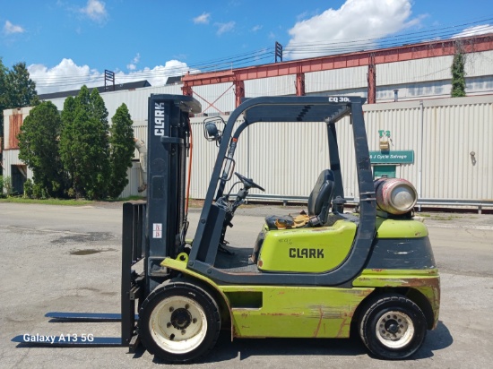 Clark CQ30L 6,000lb Forklift