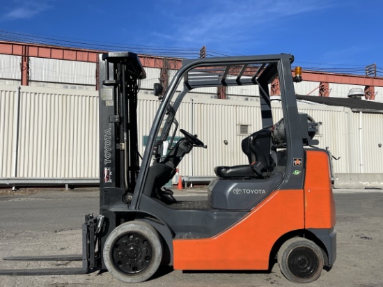 Toyota 8FGCU25 5,000lb Forklift (E9)