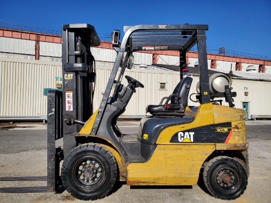 Caterpillar 2P5000 5000 lb Forklift
