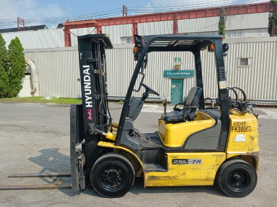 Hyundai 25L-7A 5,000lb Forklift