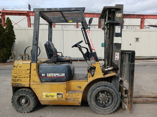 Caterpillar GP25 5,000lb Forklift
