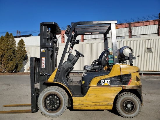 Caterpillar 2P5000 5,000lb Forklift