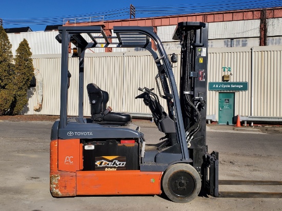 Toyota 8FBEH18U Electric 5,000lb Forklift (E14)