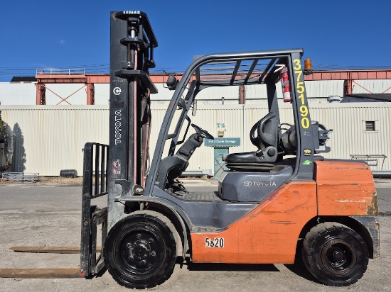 2016 Toyota 8FGU30 6,000lb Forklift