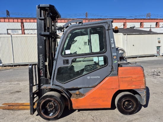 2015 Toyota 8FGU32 6,400lb Forklift