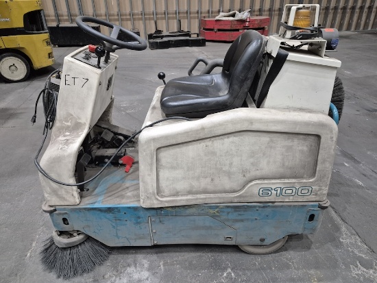Tennant Floor Sweeper (et7)