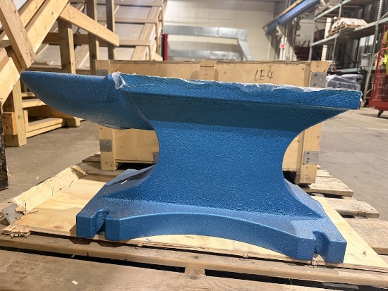 BRAND NEW AGT 400LB ANVIL