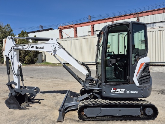 2017 BOBCAT E32i MINI EXCAVATOR
