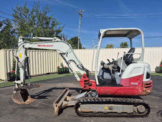 2022 TAKEUCHI TB240 MINI EXCAVATOR