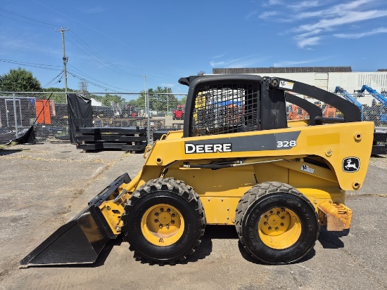 JOHN DEERE 328 SKID STEER