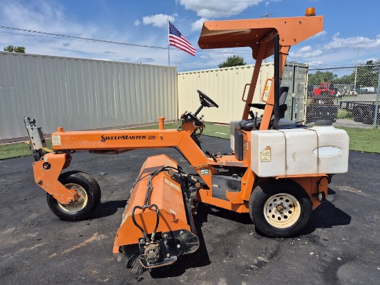 2014 LAYMORE SM300 SWEEPER