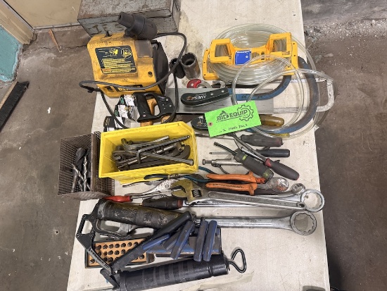 LOT OF HAND TOOLS