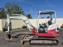 2022 TAKEUCHI TB240 MINI EXCAVATOR