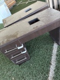 2 Manicure Tables