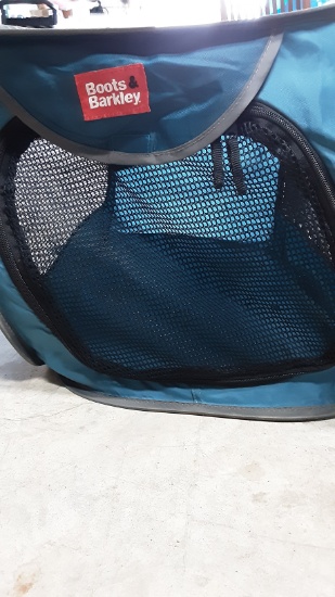 Boots and Barkley Soft Kennel