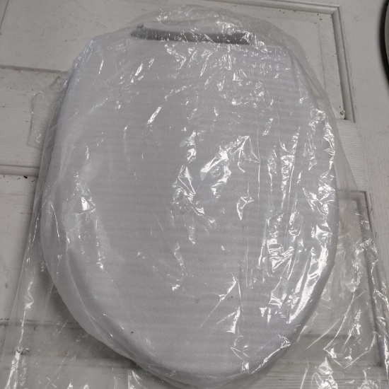 Toilet Seat Elongated White no parts chipped