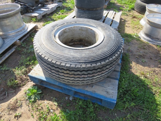 14/80/R20  Tire & Wheel, new tire