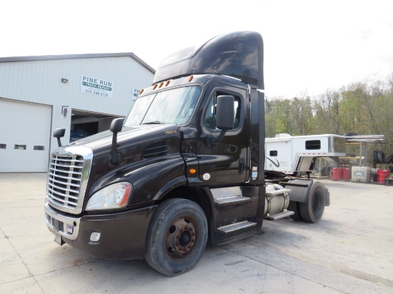 2017 Freightliner, single axle day cab, engine