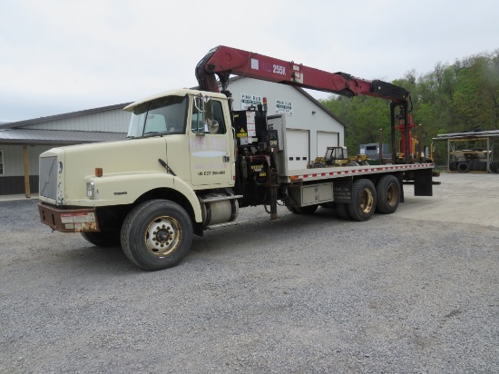 2001 Volvo, 24' aluminum bed, 255k hiab crane,