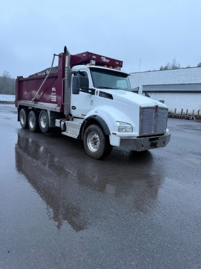 T880 Kenworth tri-axle dump, morocco steel bed,
