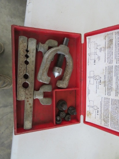 Tubind flaring tool