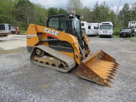TR 340B Skid steer, am/fm radio, back up camera,
