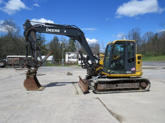 John Deere 85G Excavator, hydraulic thumb, quick