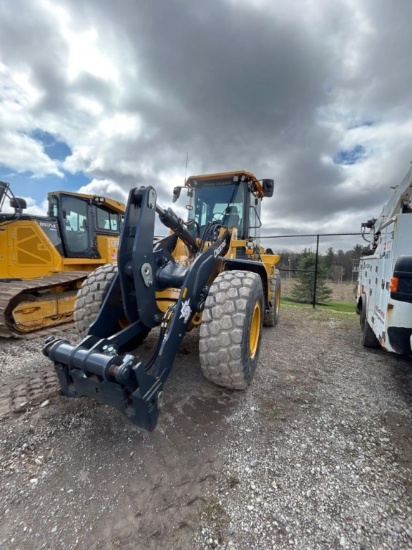 2024 John Deere 544P, Cab w/ac, joystick steer,