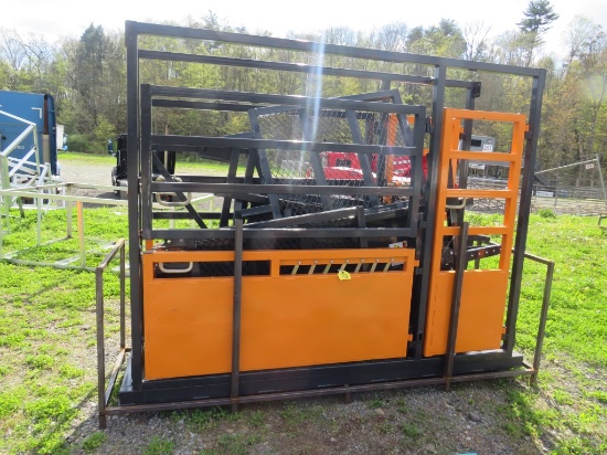 Land Honor cattle chute w/scale