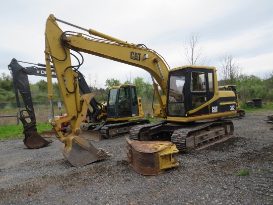 Cat 312, 30" bucket on machine, hydraulic thumb