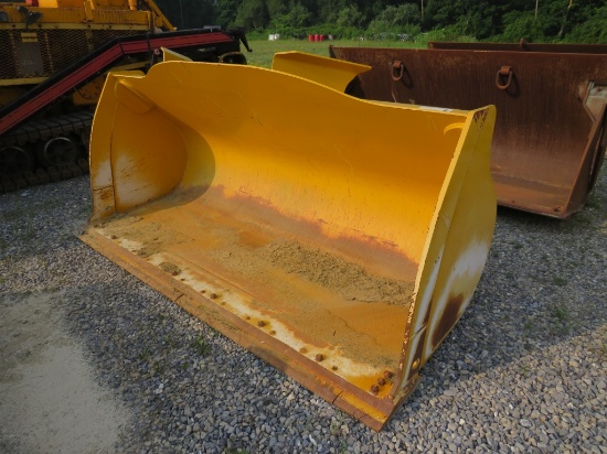 John Deere 2.5 yd bucket, model 444L, Vin #